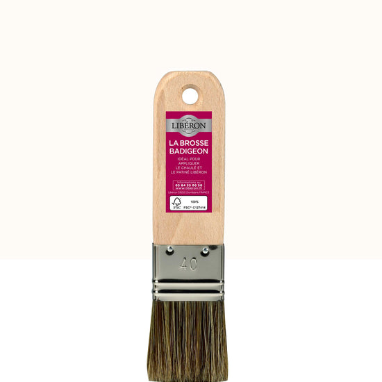 Brosse pour badigeon Libéron 40 mm, manche en bois et poils naturels.