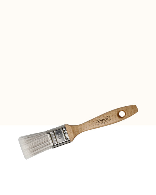 Pinceau plat Libéron, largeur 30 mm, manche en bois naturel et virole métallique.