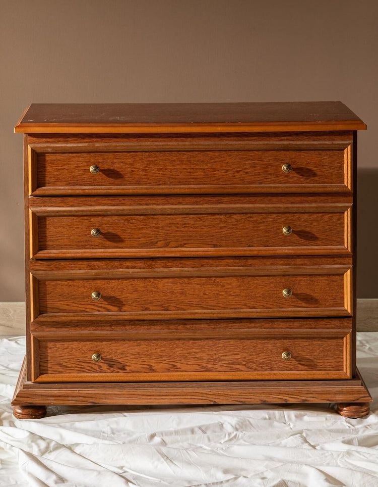 commode en bois plaqué avant transformation par Libéron
