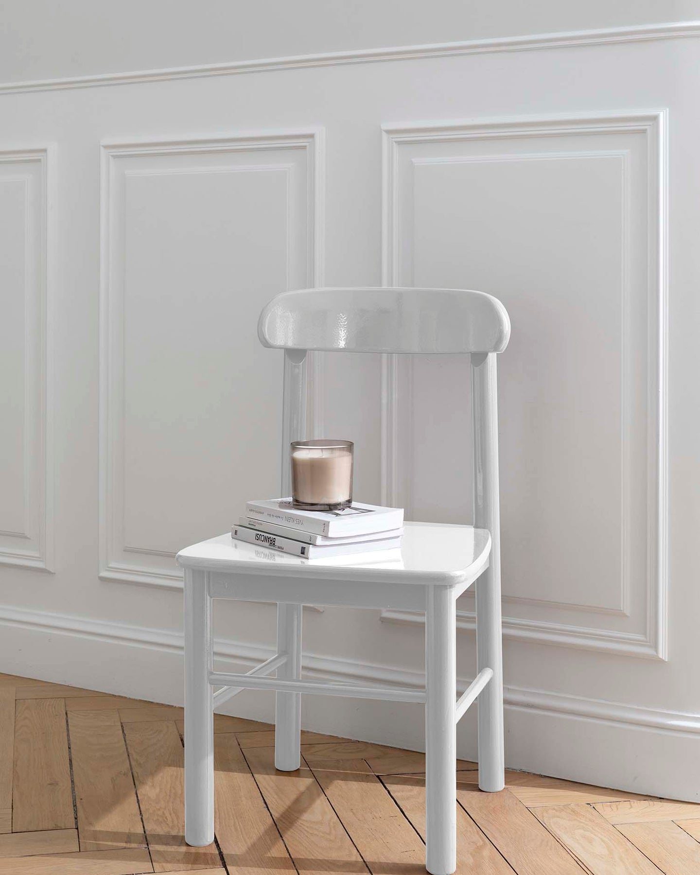 Ambiance - peinture-meuble-signe-brillante-blanc-moderniste