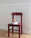 Chaise peinte avec la peinture Meuble Signé Libéron, teinte Rouge Bordeaux aspect Brillant