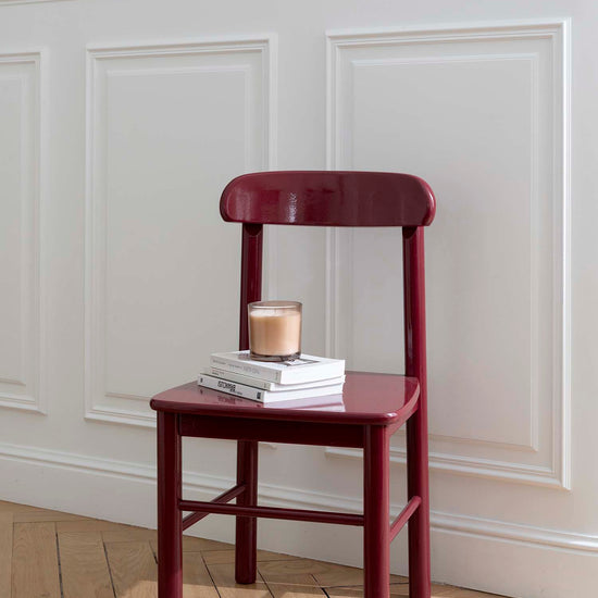 Chaise peinte avec la peinture Meuble Signé Libéron, teinte Rouge Bordeaux aspect Brillant