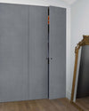 Ambiance d'une chambre avec des portes de placard peintes à la peinture à Effet Libéron Effet Béton teinte Gris Béton