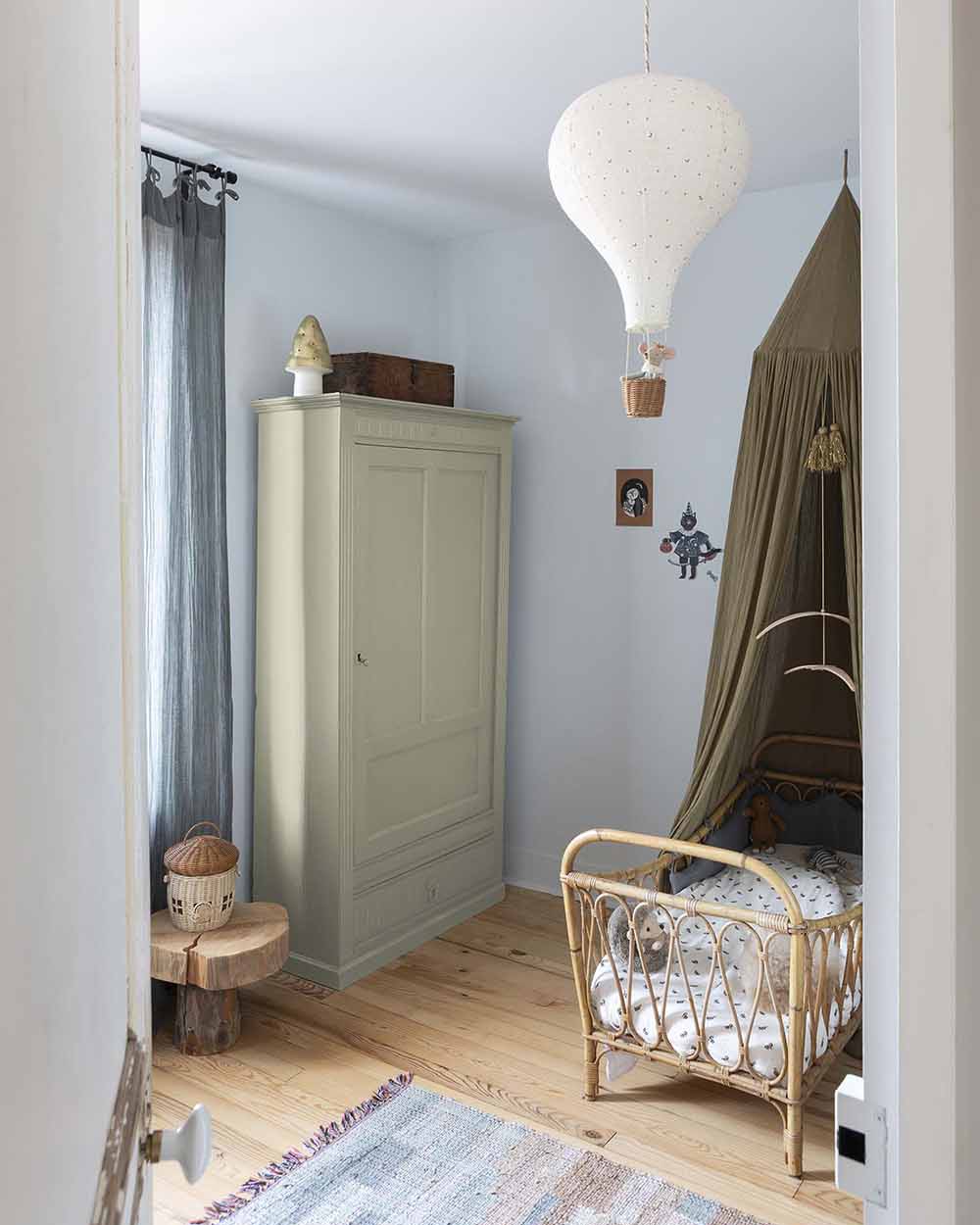 Ambiance - peinture-meuble-signe-caseine-mat-blanc-lichen