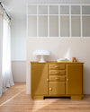 Ambiance d'une commode peinte avec la peinture Meuble Signé Libéron, teinte Or Jaune Brillant aspect Métal