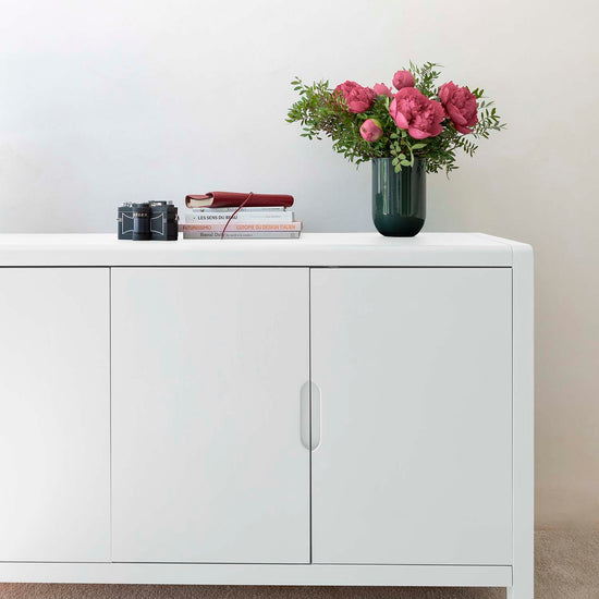 Commode peinte à la peinture Meuble Signé teinte Blanc Moderniste aspect Velours Libéron
