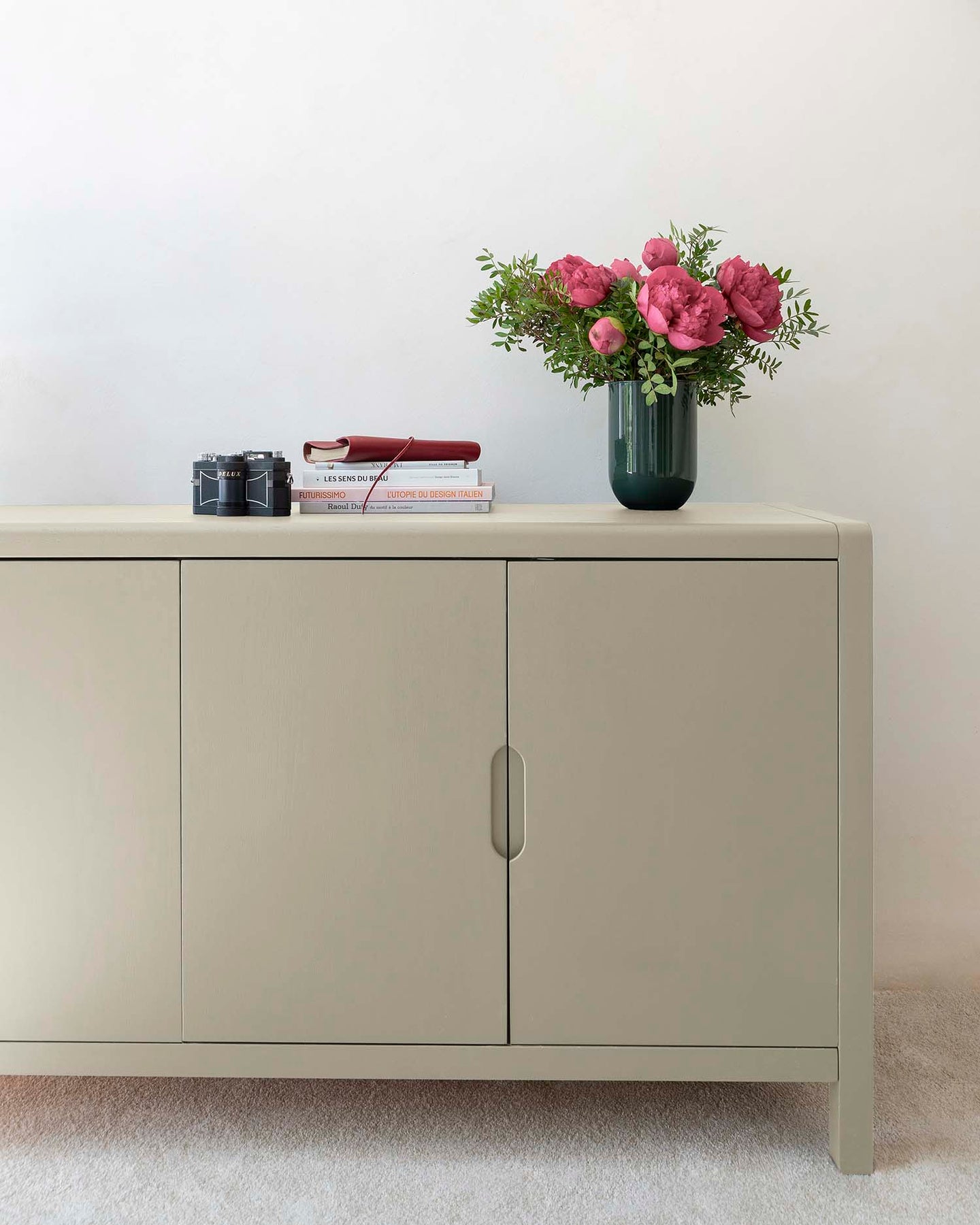 Commode peinte à la peinture Meuble Signé teinte Grège Brut aspect Velours Libéron