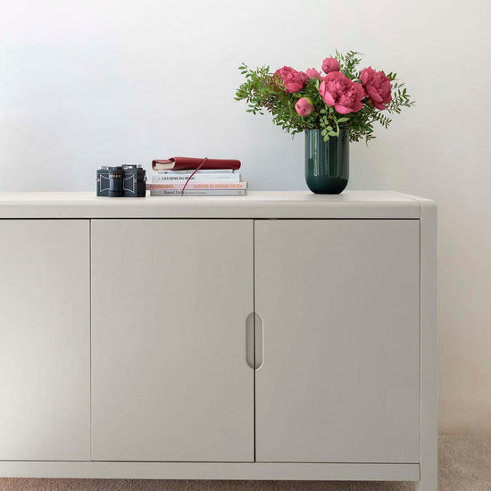 Ambiance d'une commode peinte à la peinture Meuble Signé teinte Gris Ombré aspect Velours Libéron