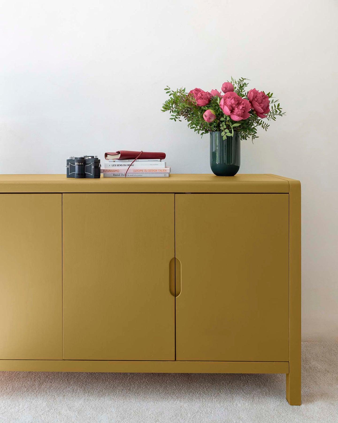 Commode peinte à la peinture Meuble Signé teinte Jaune Kraft aspect Velours Libéron