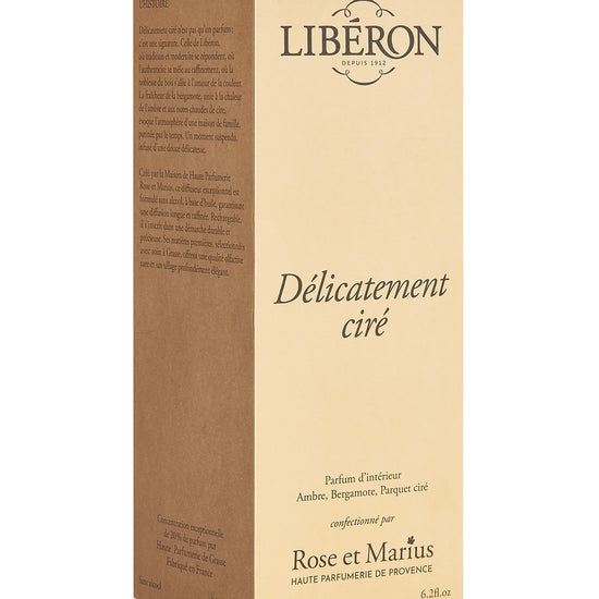 Boîte de parfum d’intérieur Libéron Délicatement ciré, 200 ml, signée Rose et Marius.