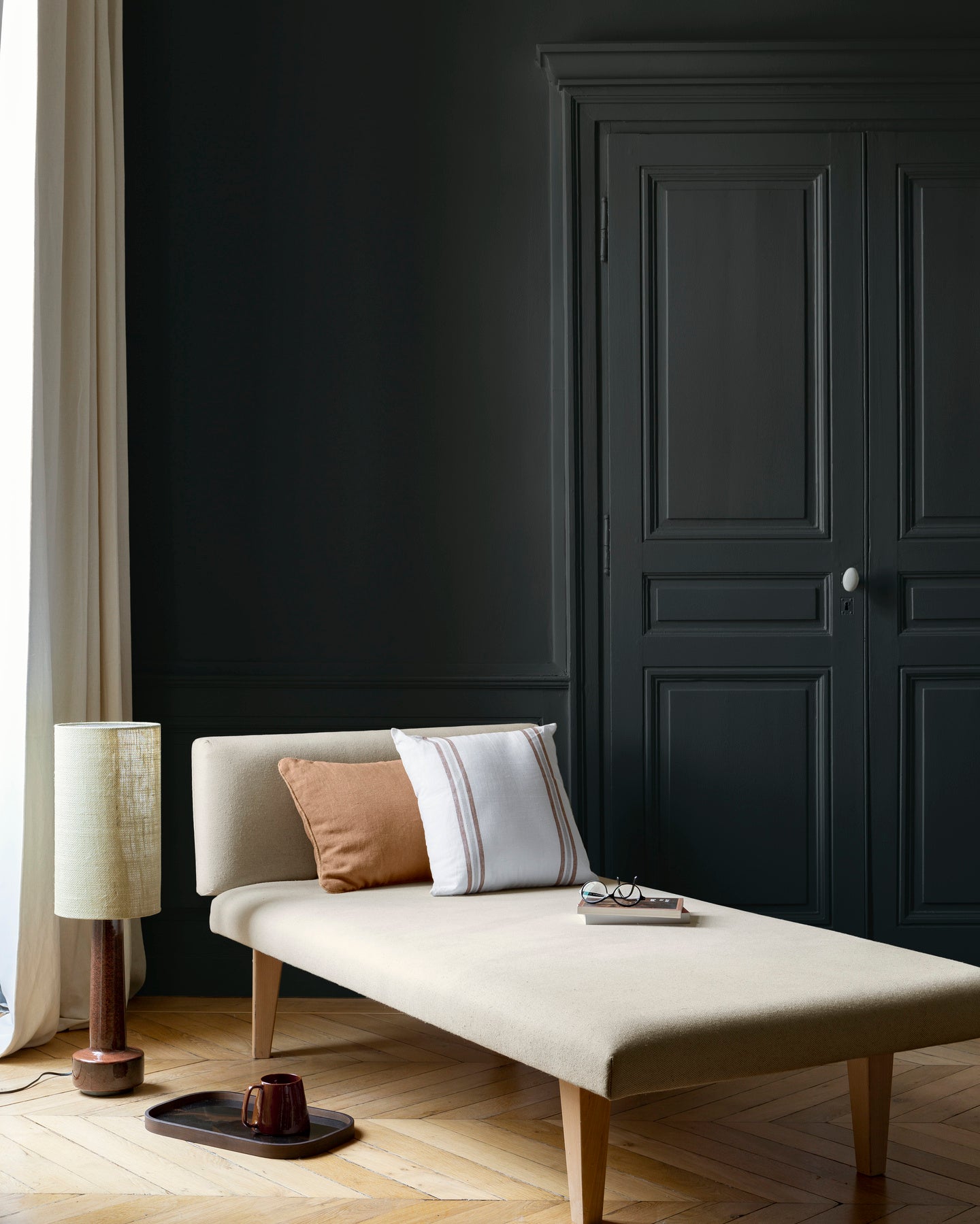 Ambiance - peinture-murs-163-faubourg-noir-garconne