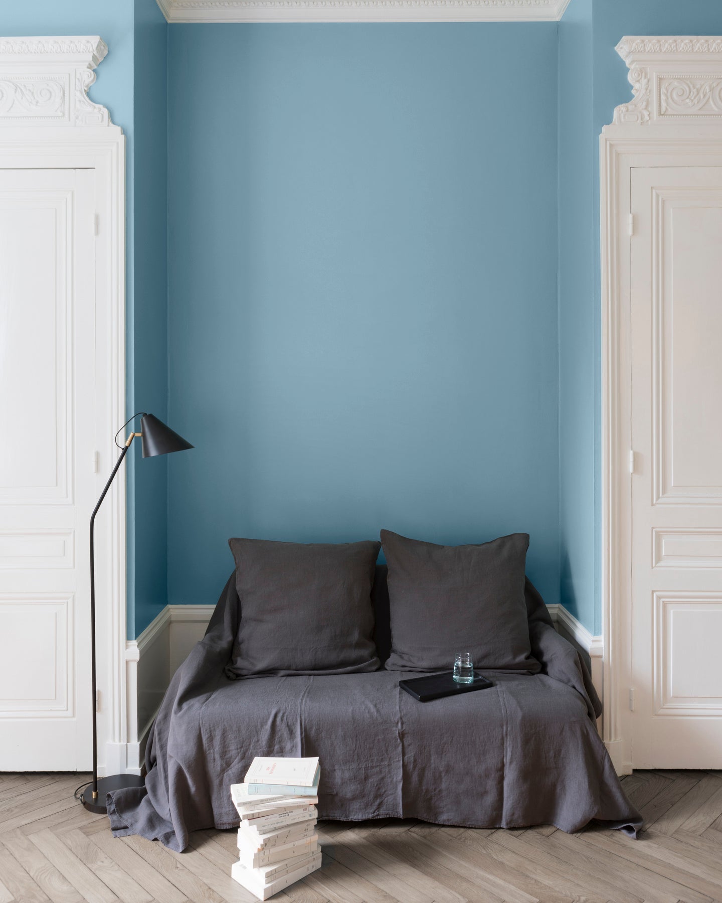 Ambiance - echantillon-peinture-murs-velours-de-peinture-bleu-charrette