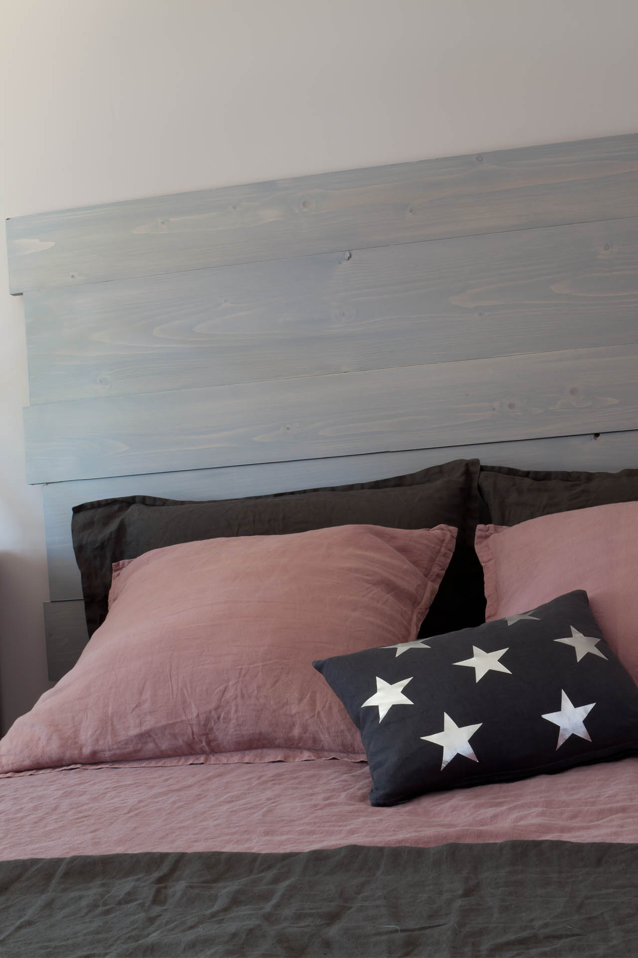 dos-de-lit-badigeon-meuble-gris-gustavien dos-de-lit-badigeon-meuble-gris-gustavien