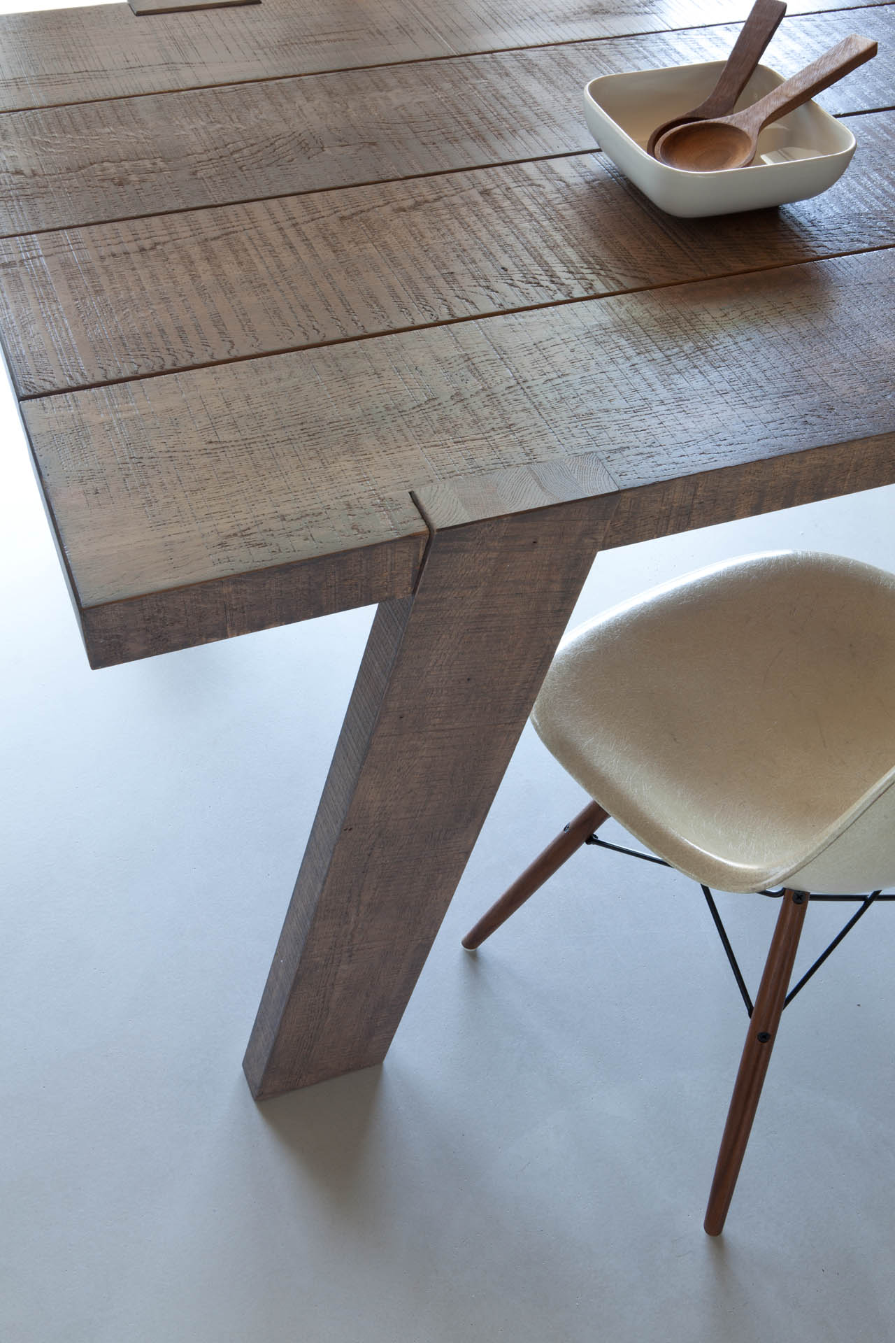 coin-table-teinte-a-effet-cendre