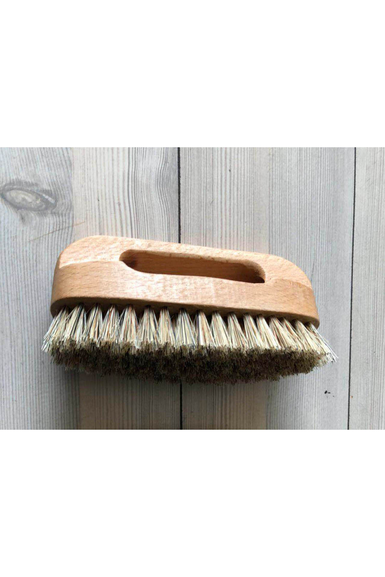 La Brosse à Meuble Libéron dépoussière et fait briller vos meubles bois