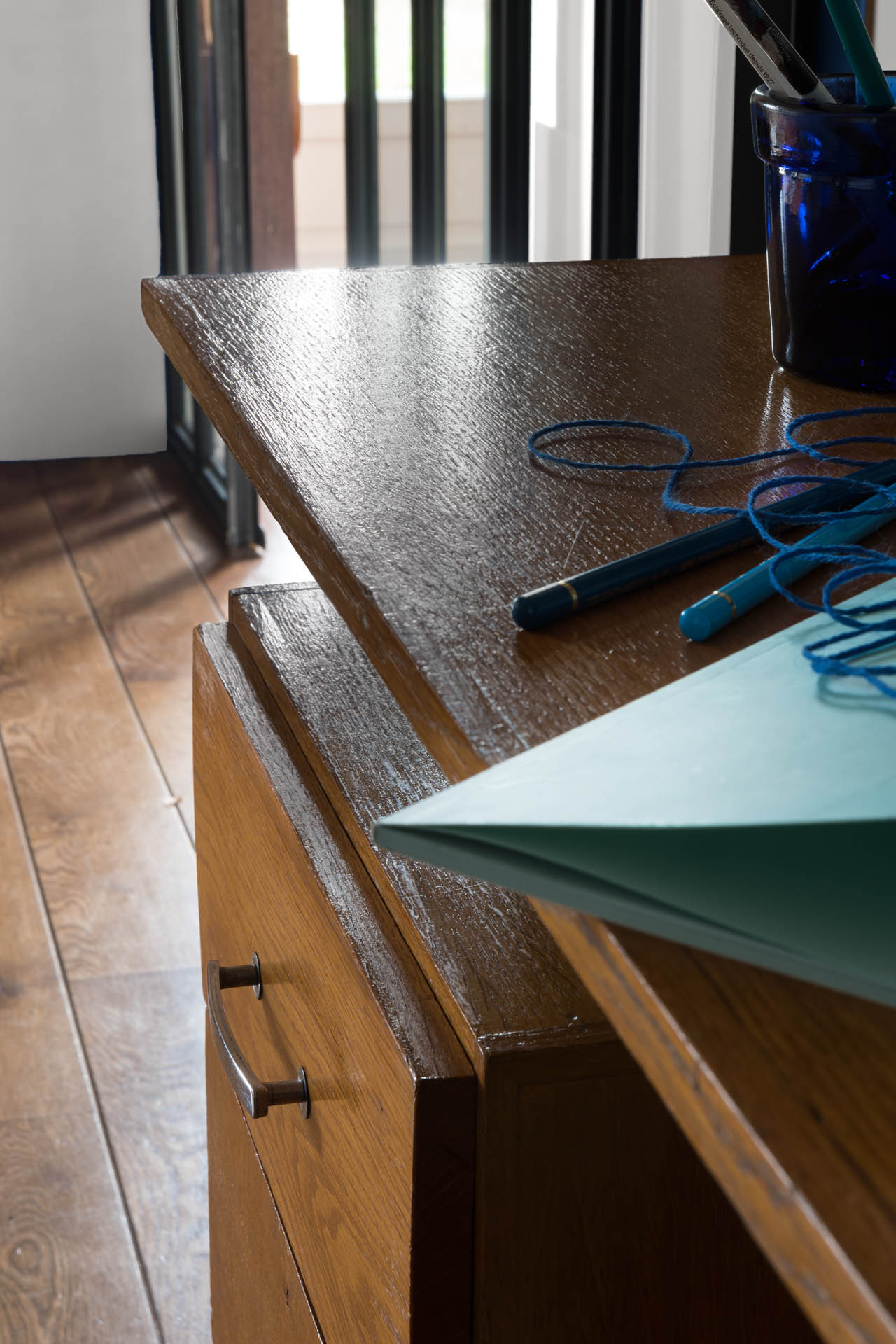 dessus-bureau-vernis-bistrot-multifeutre-retouche-merisier