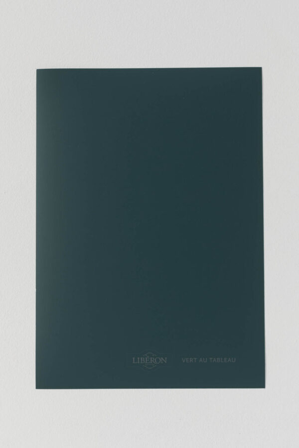 echantillon-peinture-vert-au-tableau-velours