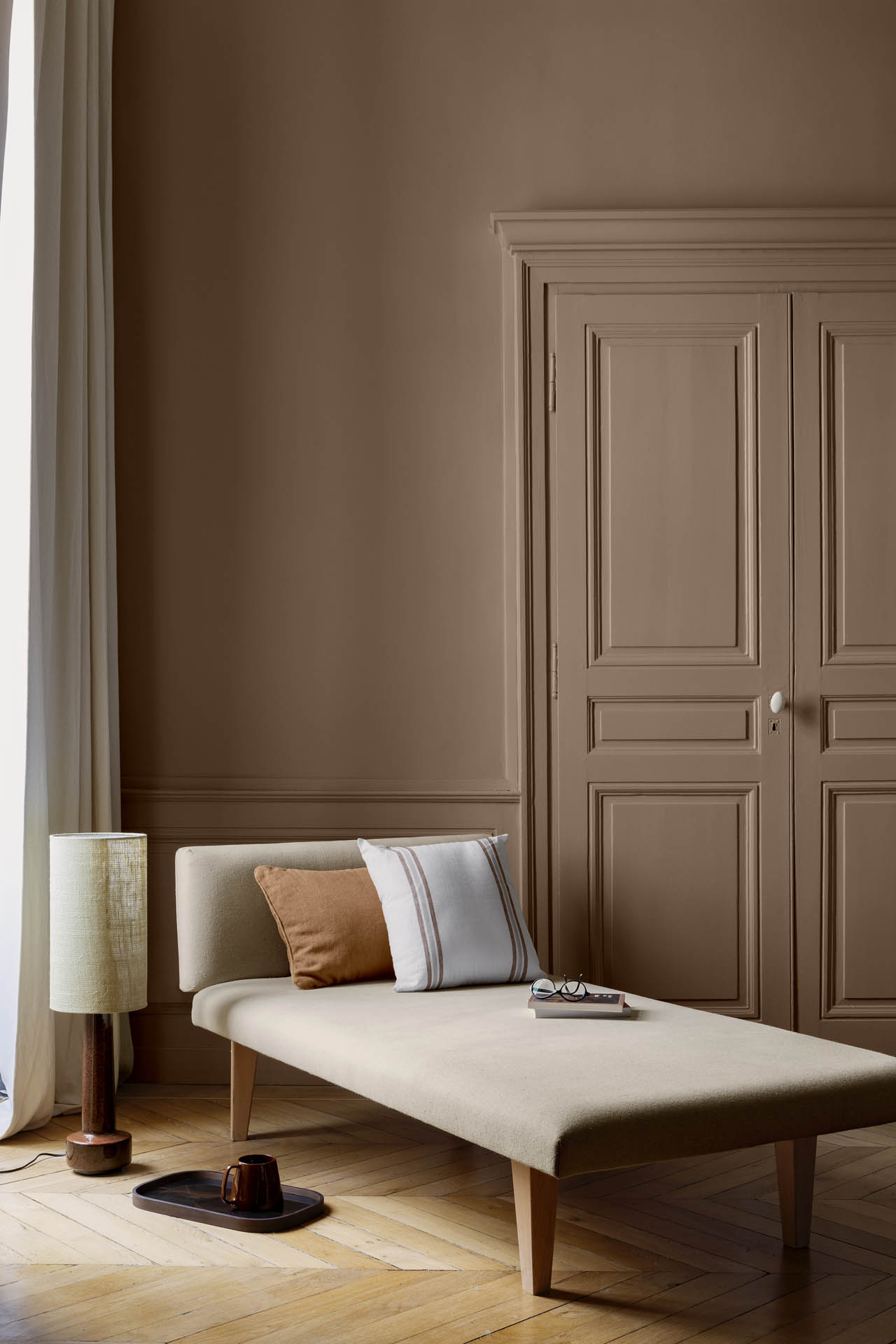 163_Faubourg_BrunBateleur_01 163_Faubourg_BrunBateleur_01