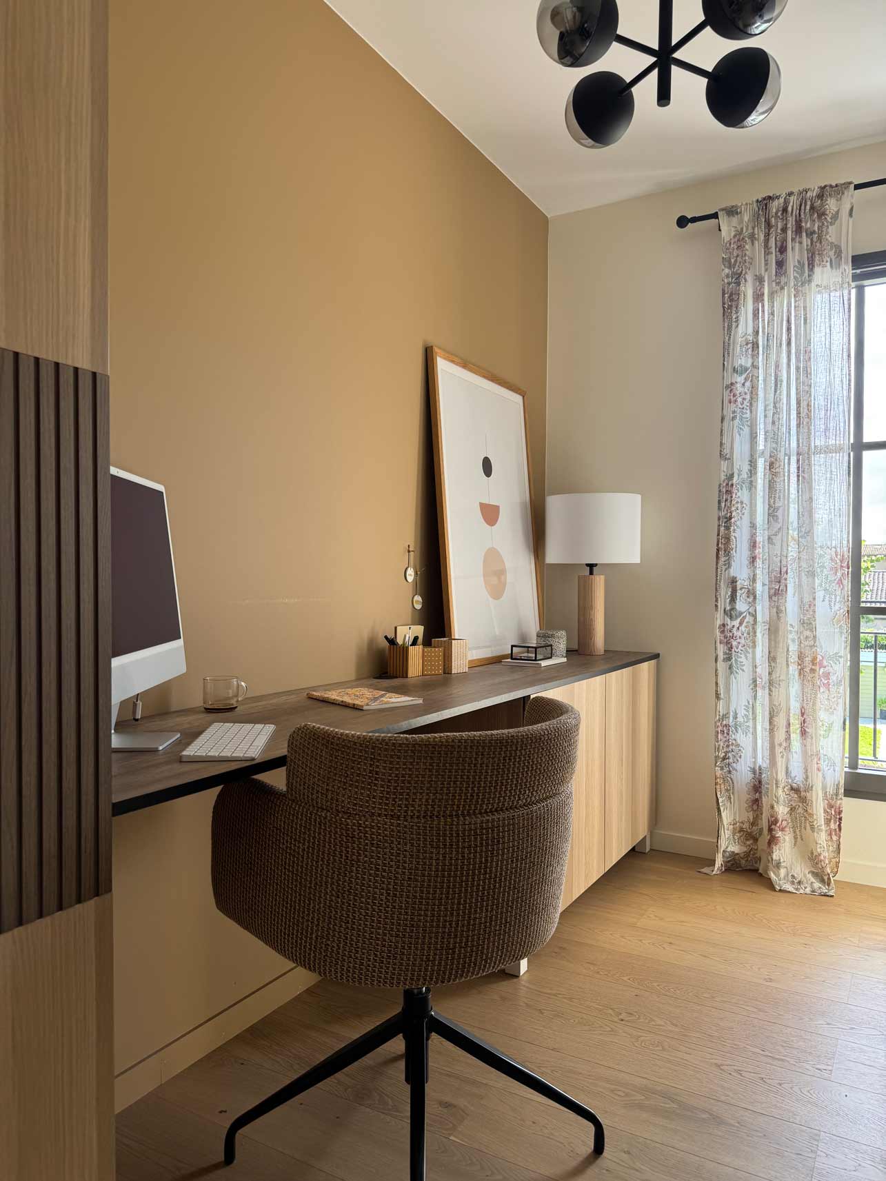 Bureau---Chêne-liège-+-Blanc-calicot---Velours-de-peinture