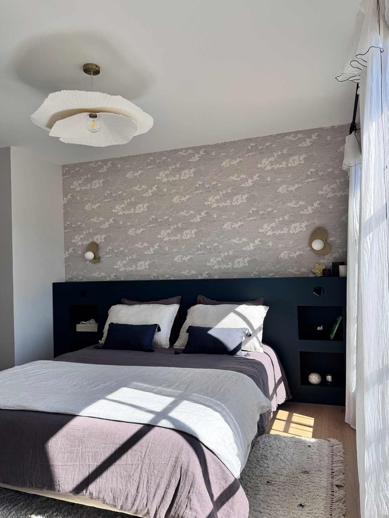 Chambre---Bleu-de-sèvre---Velours-de-peinture-+-Blanc-Art-déco---163-Faubourg 1