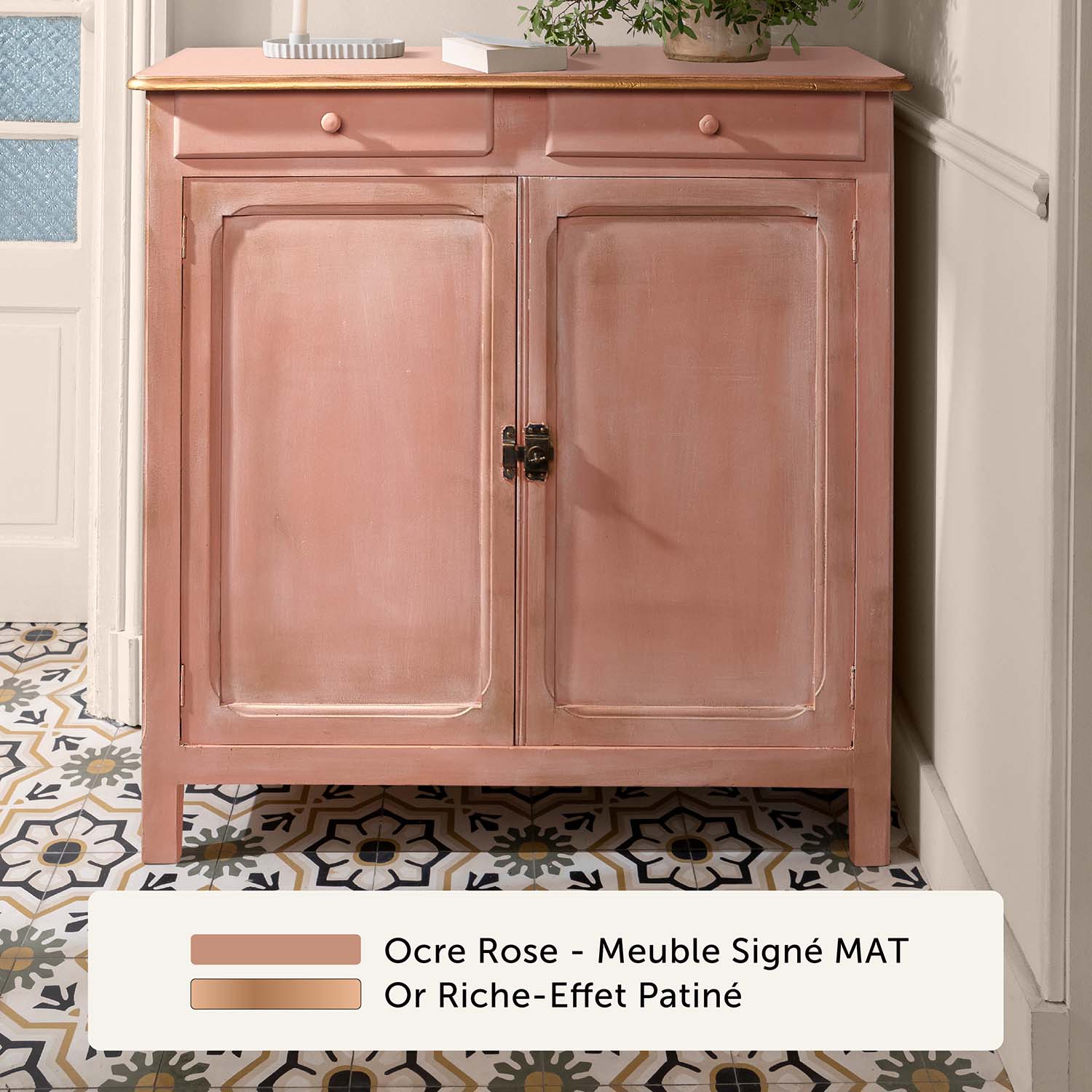 Association de couleurs, Ocre Rose de la gamme Libéron Meuble Signé Mat et Or Riche de la gamme Libéron Effet Patiné