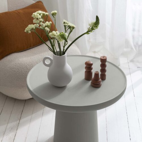 Photo d'ambiance d'un meuble peint avec la peinture Libéron de la gamme Meuble Signé Effet Minéral couleur Gris Marbre