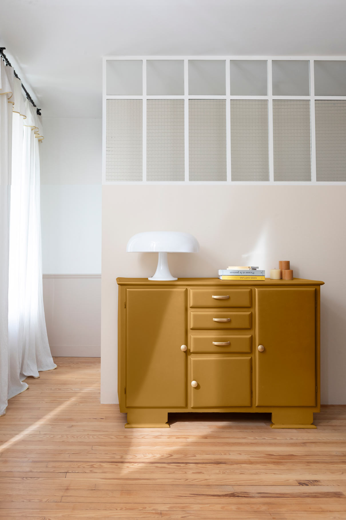 Libéron - Meuble Signé - Peinture Métal - Or Jaune Brillant - Visuel ambiance Photo d'ambiance d'un meuble peint avec la peinture Métal Meuble Signé New Or Jaune Poudré de Libéron