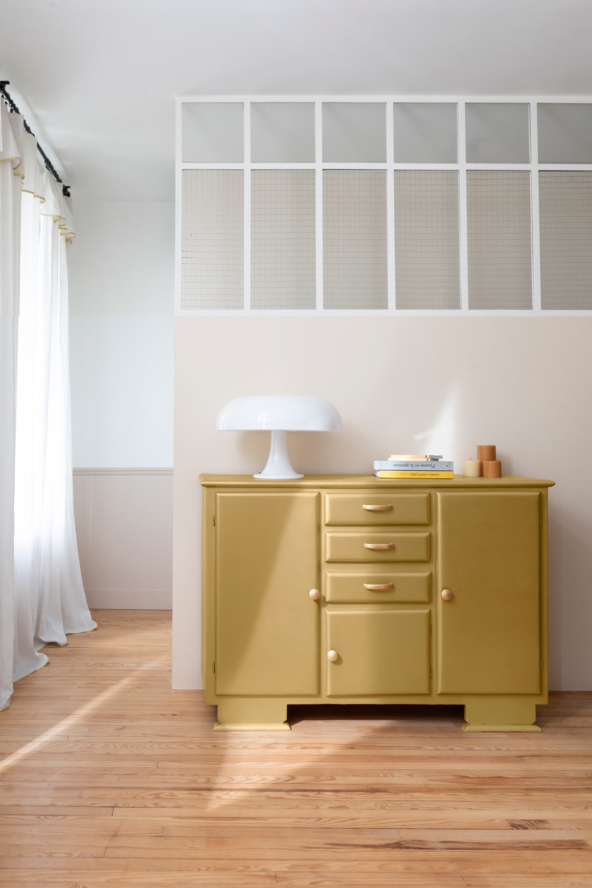 Libéron - Meuble Signé - Peinture Métal - Or Pur Brillant - Visuel ambiance Photo d'ambiance d'un meuble peint avec la peinture Métal Meuble Signé New Or Pur Poudré de Libéron