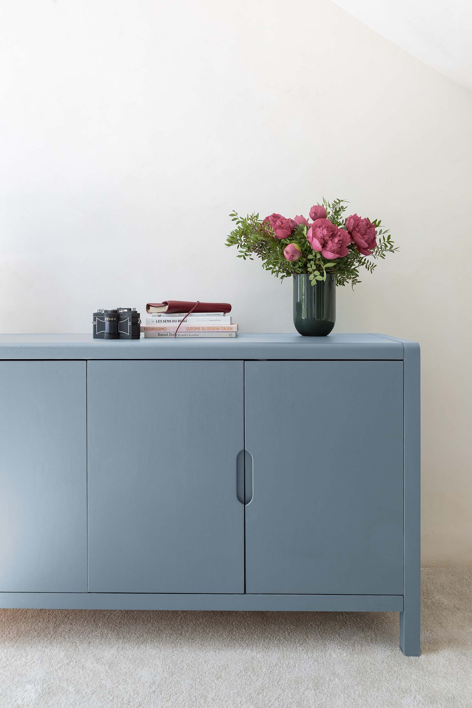 Libéron - Meuble Signé - Peinture Velours - Bleu Céleste - Visuel ambiance Photo d'ambiance d'un meuble peint avec la peinture Libéron de la gamme Meuble Signé Velours couleur Bleu Celeste