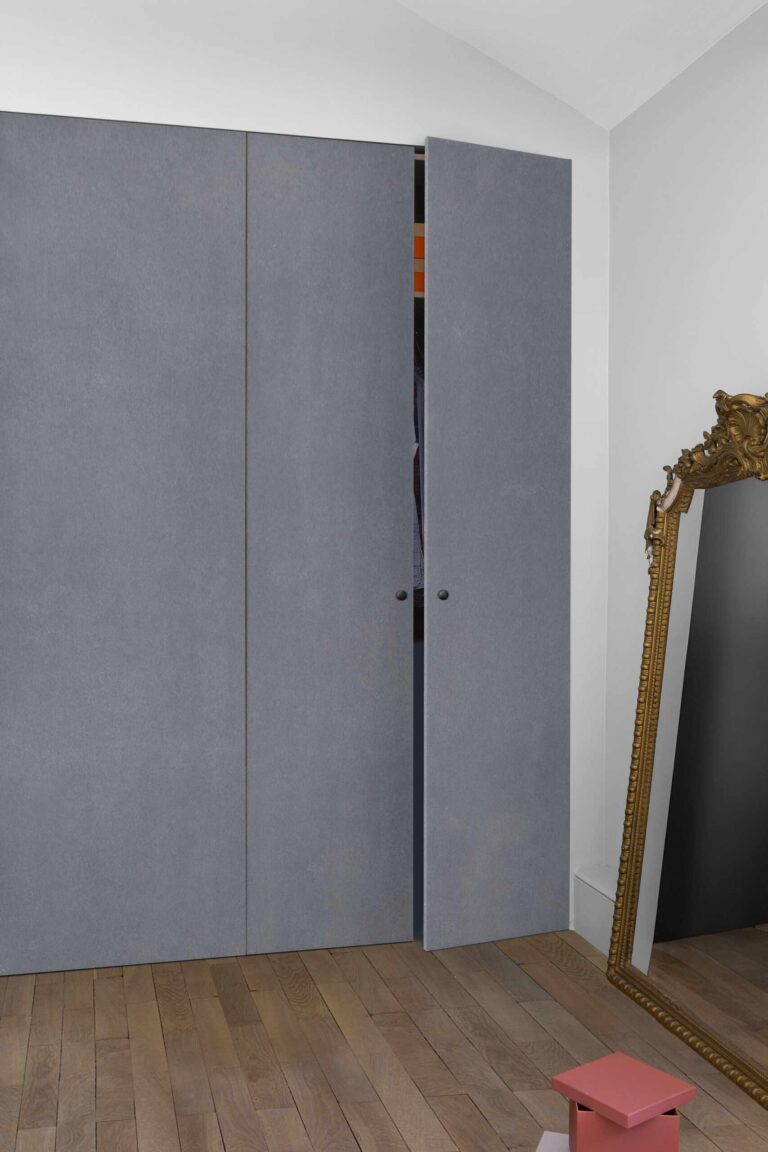 Visuel d'ambiance d'un placard peint avec le produit Meuble Signé Effet Beton Libéron